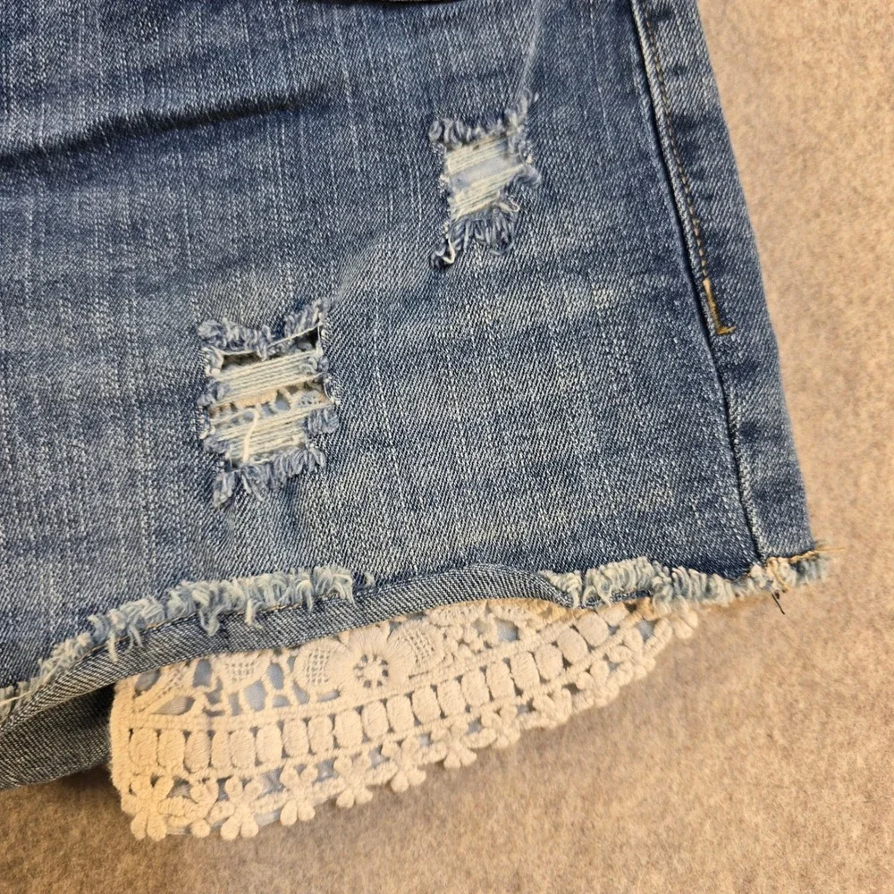 Adam Levine Womens Distressed Denim Shorts Lace Trim Medium Wash Blue Size 13 - Picture 4 of 6